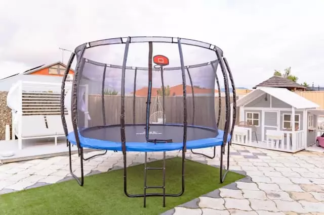 $399 Kidzshack 12ft round enclosed trampoline