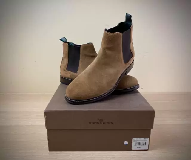 $99 Rodd & gunn chelsea genuine leather boot (size eu 43) (us 10)